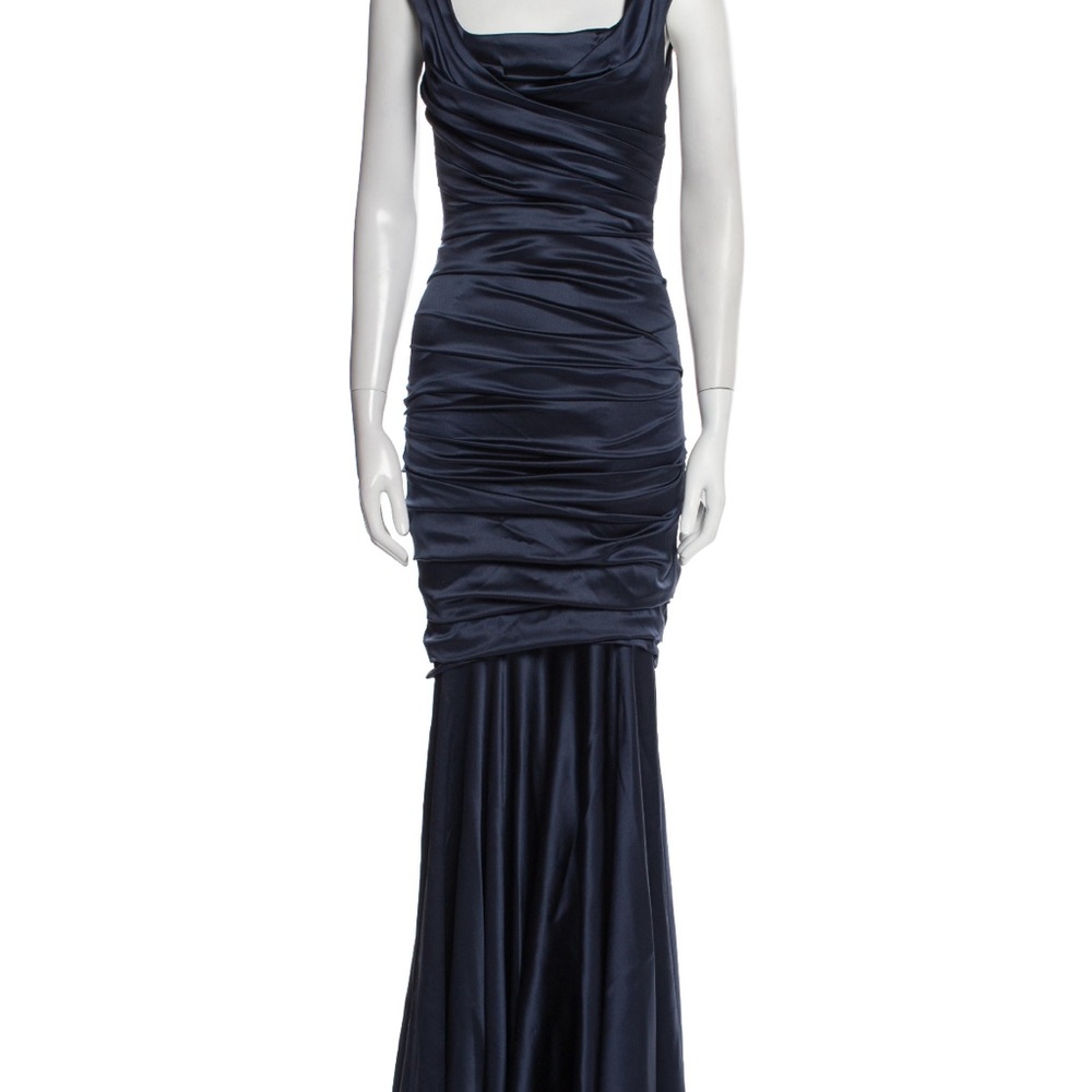 Elegant Navy Blue Evening Gown